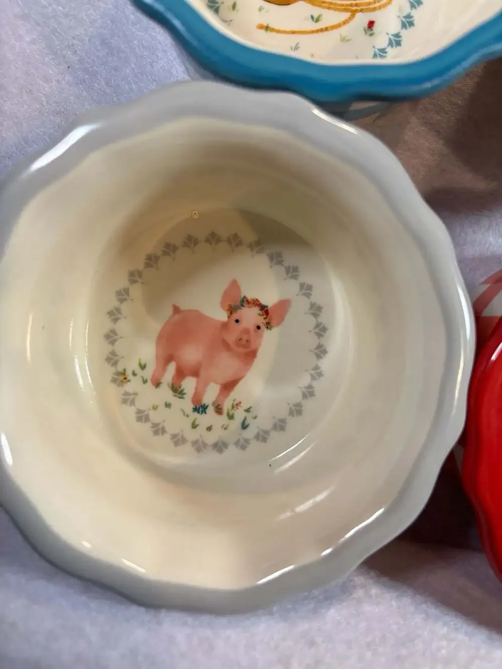 The Pioneer Woman Set of 4 Scalloped Stoneware Ramekins w/ Farm Animals
